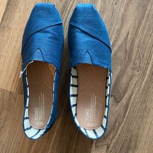 Authentic TOMS, never worn navy size 10